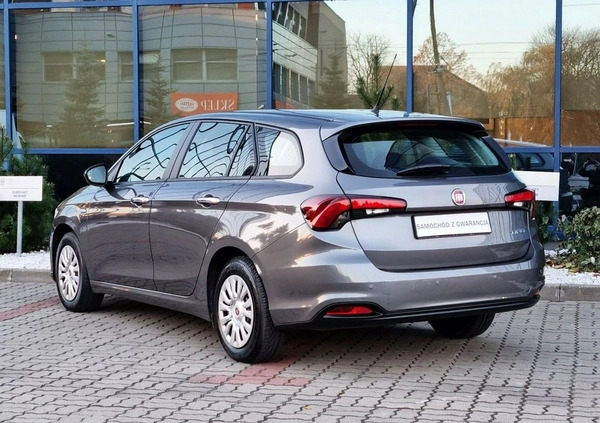 Fiat Tipo cena 46999 przebieg: 111000, rok produkcji 2019 z Śmigiel małe 232